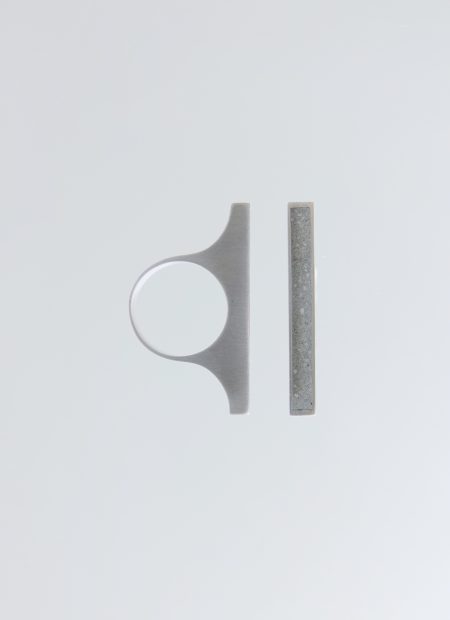 Tabulor ring – handcrafted concrete and silver minimalist architectural jewelry.