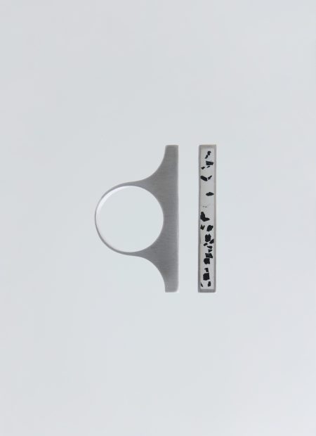 Tabulor ring – handcrafted concrete and silver minimalist architectural jewelry.